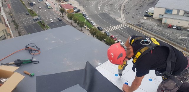 Adiós a las filtraciones: impermeabilización de cubiertas y terrazas en A Coruña - Imagen 1