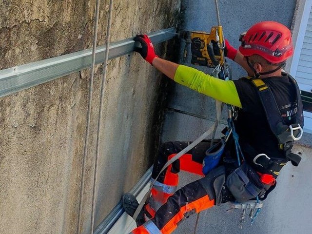 Llevamos la iluminación a las zonas de difícil acceso en A Coruña