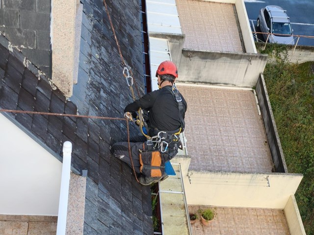 Mantenimiento de canalones en comunidades en A Coruña sin sorpresas