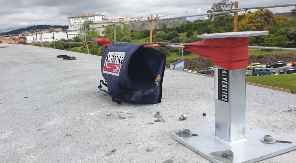 ¿Qué consideraciones se tienen en cuenta en la instalación de líneas de vida?