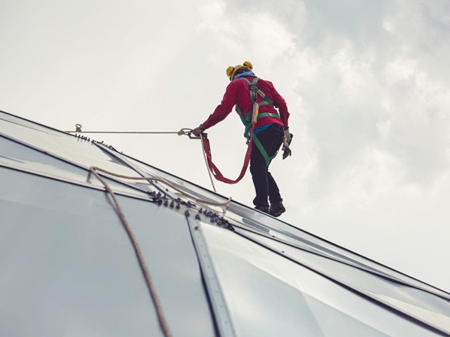 Sistemas de anclaje para trabajos en altura: tipos e importancia en obra